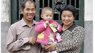 Toddler Undergoes Surgery To Remove Twin • Men Attracted To "Feminine" Faces